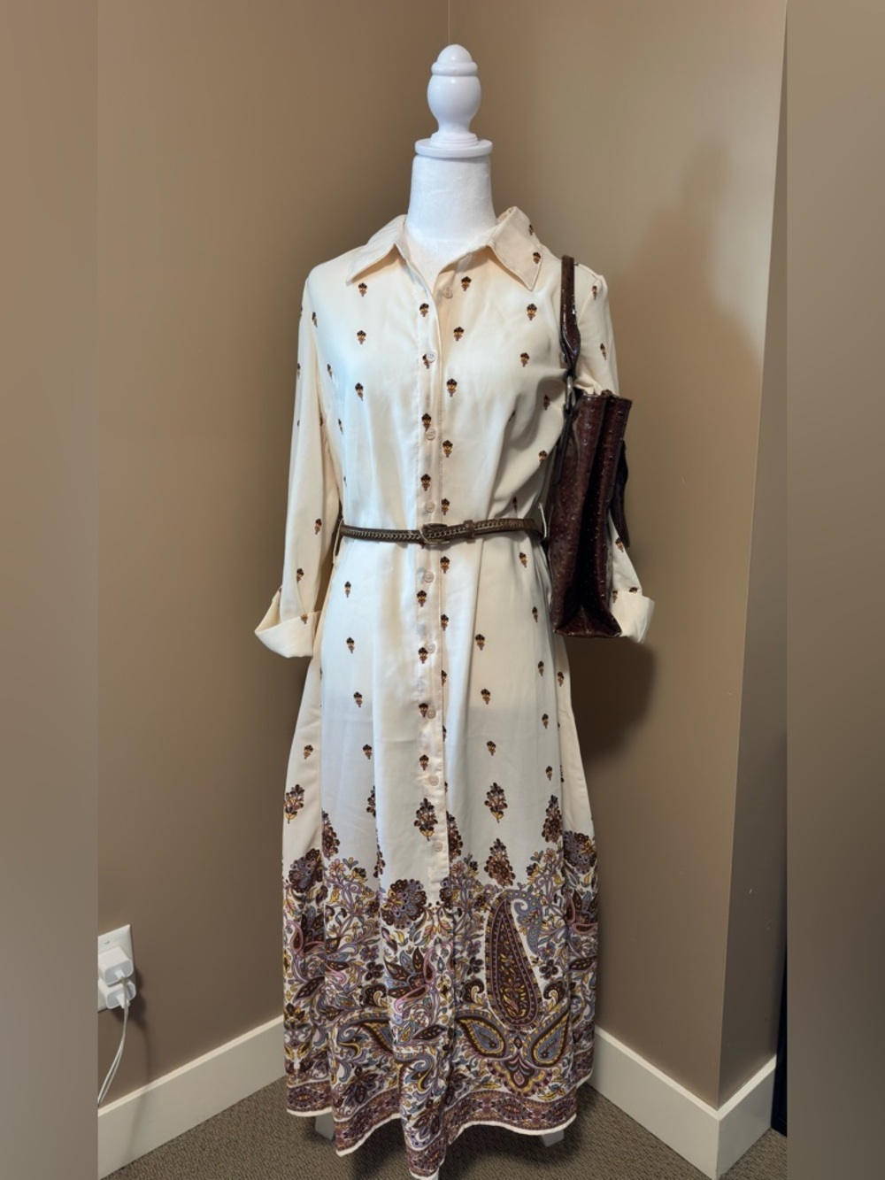 Jessica Simpson Cream Paisley Border Button-Front Maxi Dress Set With Bag
